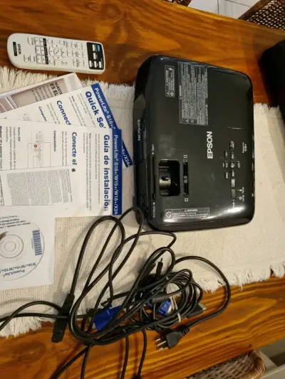 Proyector Epson con HDMI y 3LCD - miniatura 2