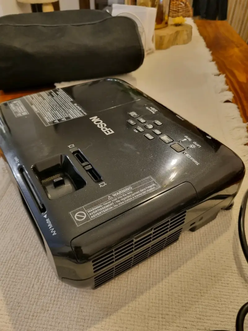 Proyector Epson con HDMI y 3LCD - 3