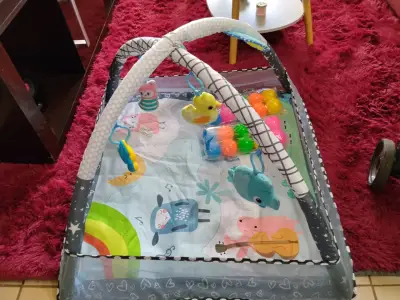 Gimnasio para Bebé con Juguetes Colgantes - miniatura 2