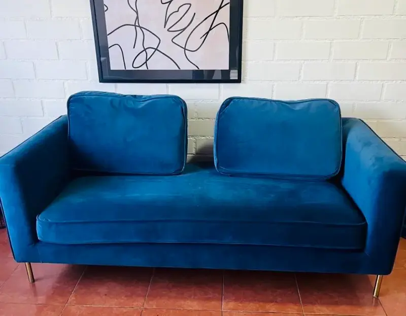 Sofá rosen de terciopelo azul con patas doradas - 2