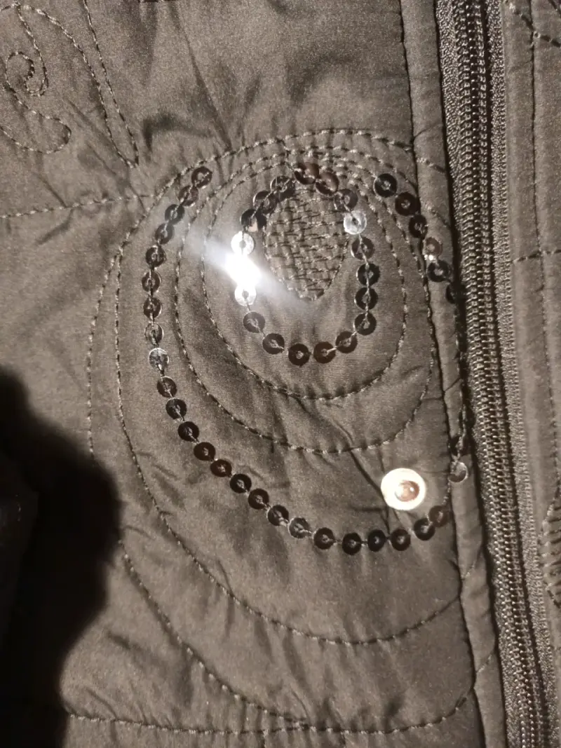 Abrigo negro con bordado y lentejuelas para mujer - 4