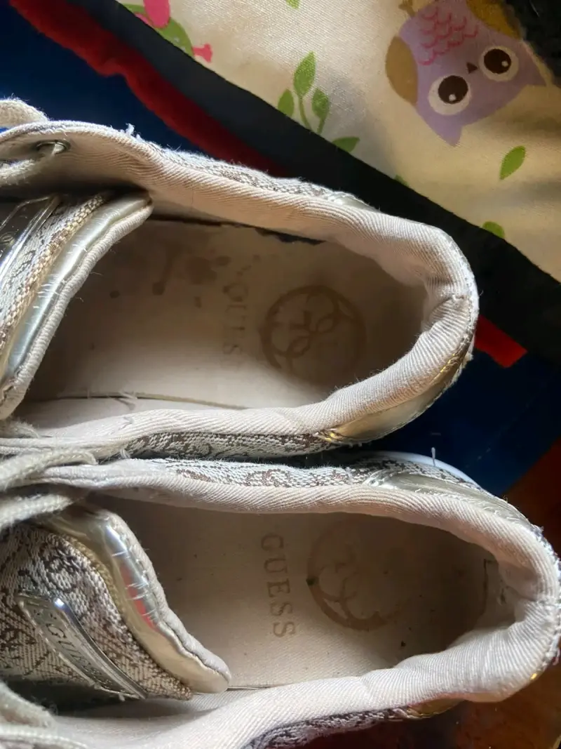 Zapatillas Guess beige con diseño estampado - 3