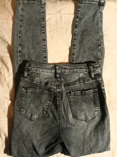 Jeans desgastados grises Fashion Nova - miniatura 2