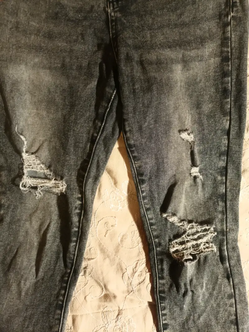Jeans desgastados grises Fashion Nova - 3