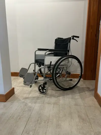 Silla de ruedas plegable de aluminio - miniatura 2