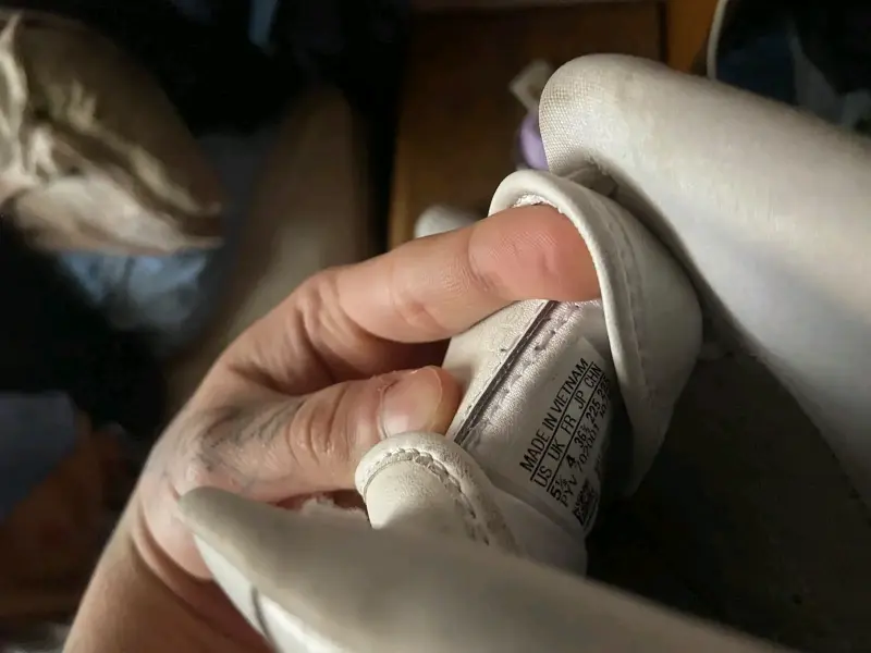 Zapatillas altas blancas Adidas con diseño floral - 5