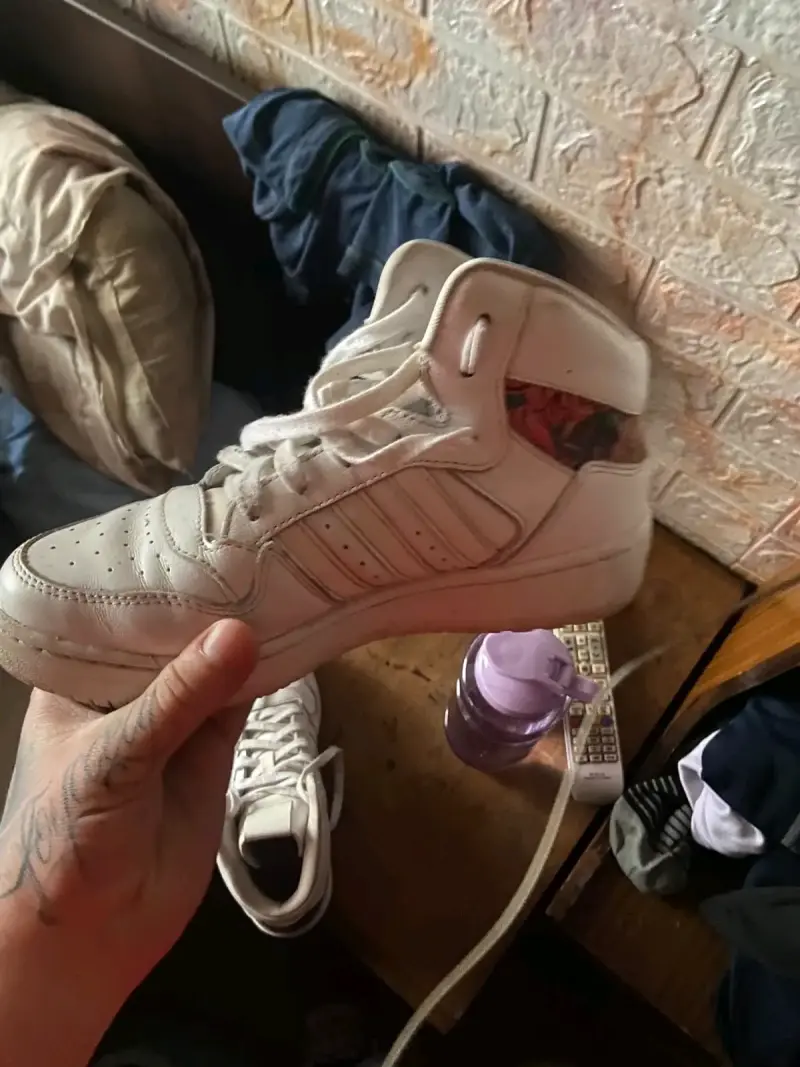 Zapatillas altas blancas Adidas con diseño floral - 6