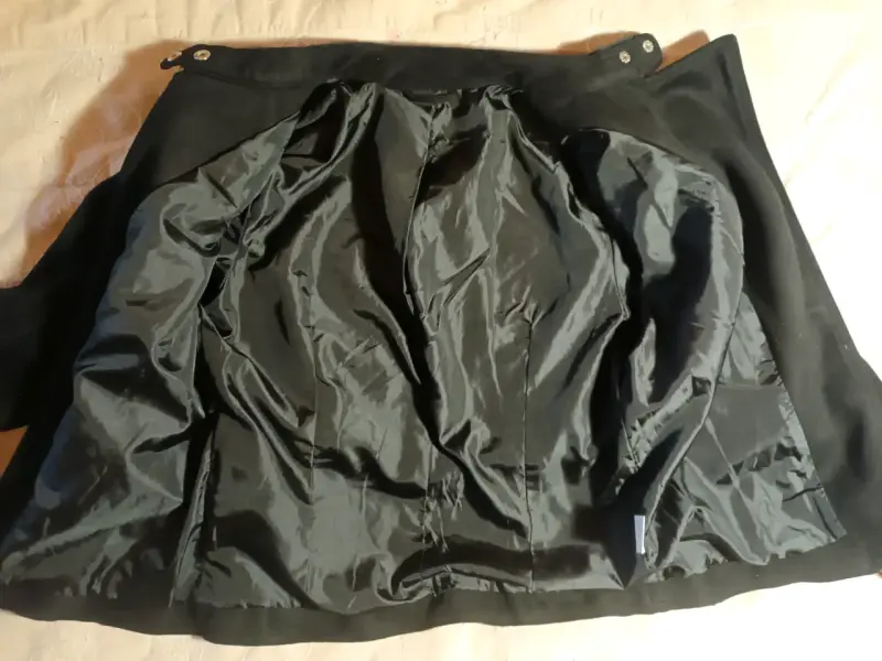 Chaqueta de cuero negra con cierre asimétrico - 2