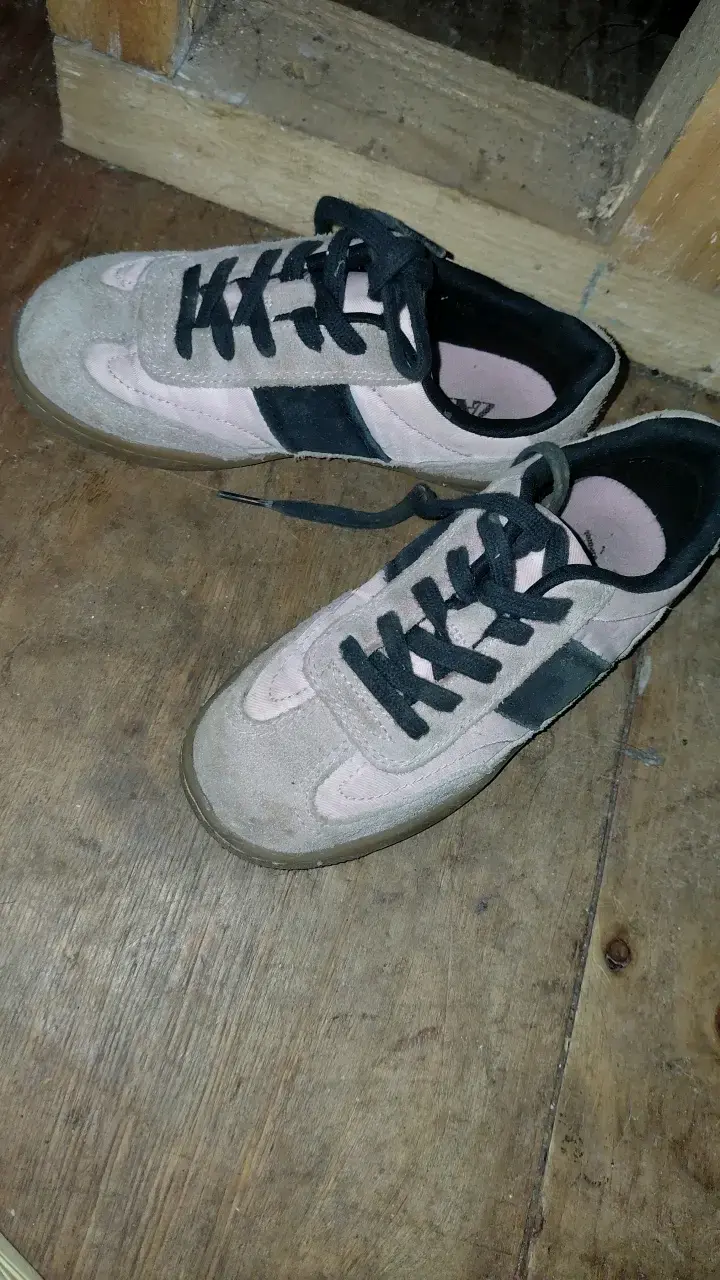 Zapatillas deportivas rosadas y negras
