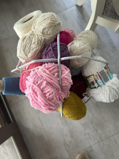 Lote de lanas de colores variados para tejer - miniatura 2