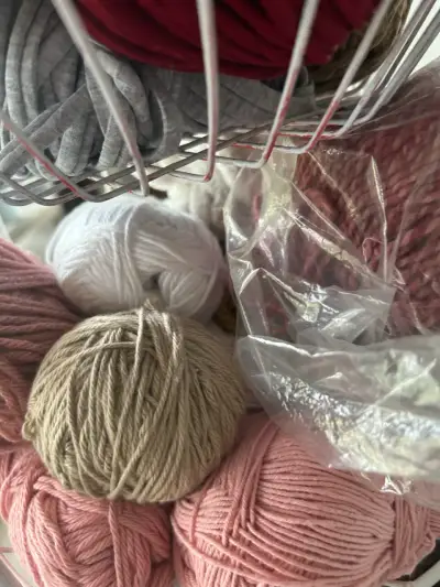 Lote de lanas de colores variados para tejer - miniatura 3