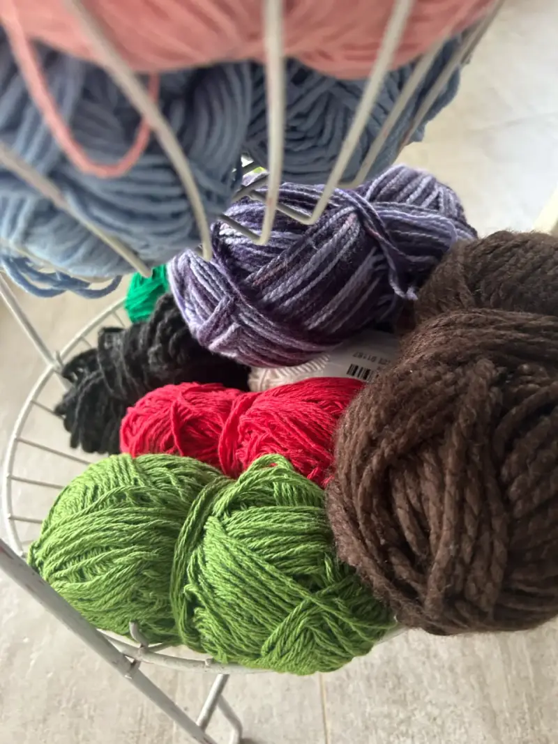 Lote de lanas de colores variados para tejer - 4