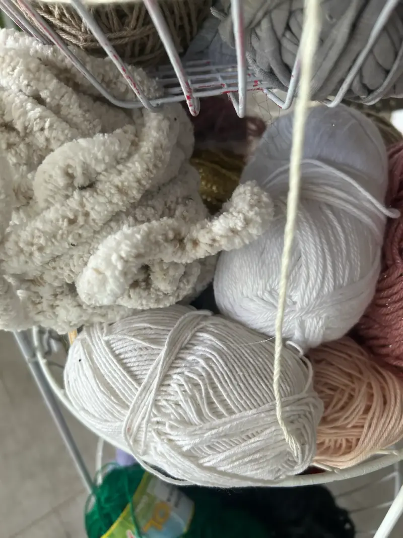 Lote de lanas de colores variados para tejer - 5
