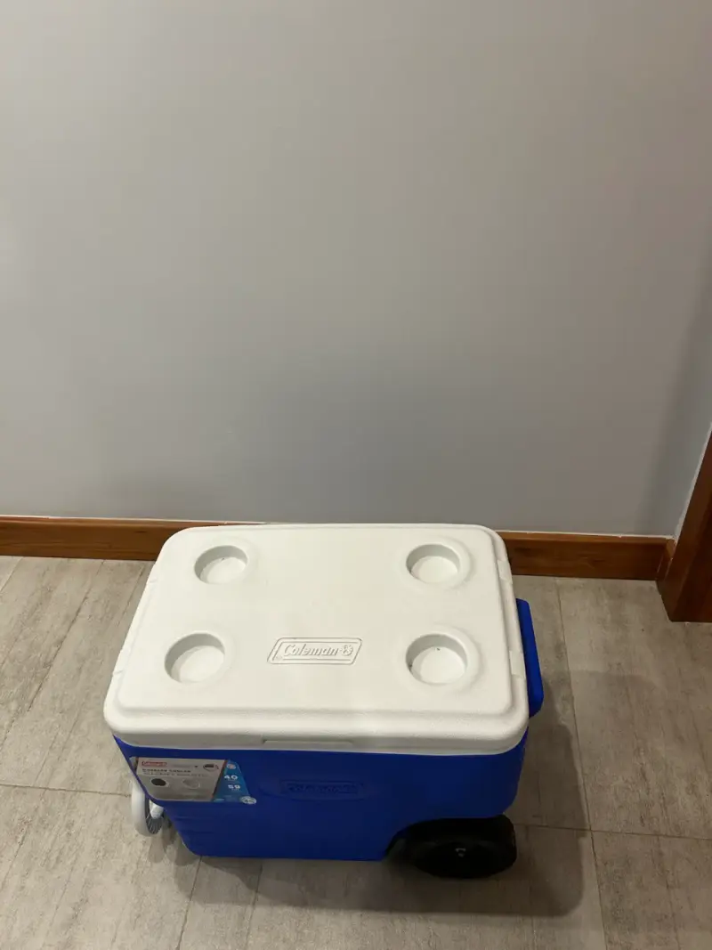 Cooler con ruedas Coleman 59L azul - 2