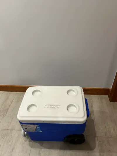 Cooler con ruedas Coleman 59L azul - miniatura 2
