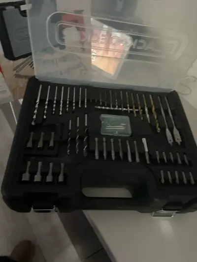 Taladro Percutor Black+Decker 650W con Accesorios - miniatura 1