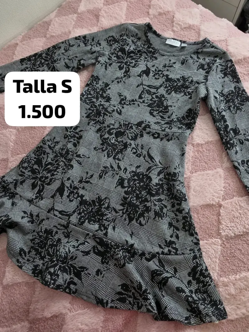 Vestido casual gris con estampado floral talla S