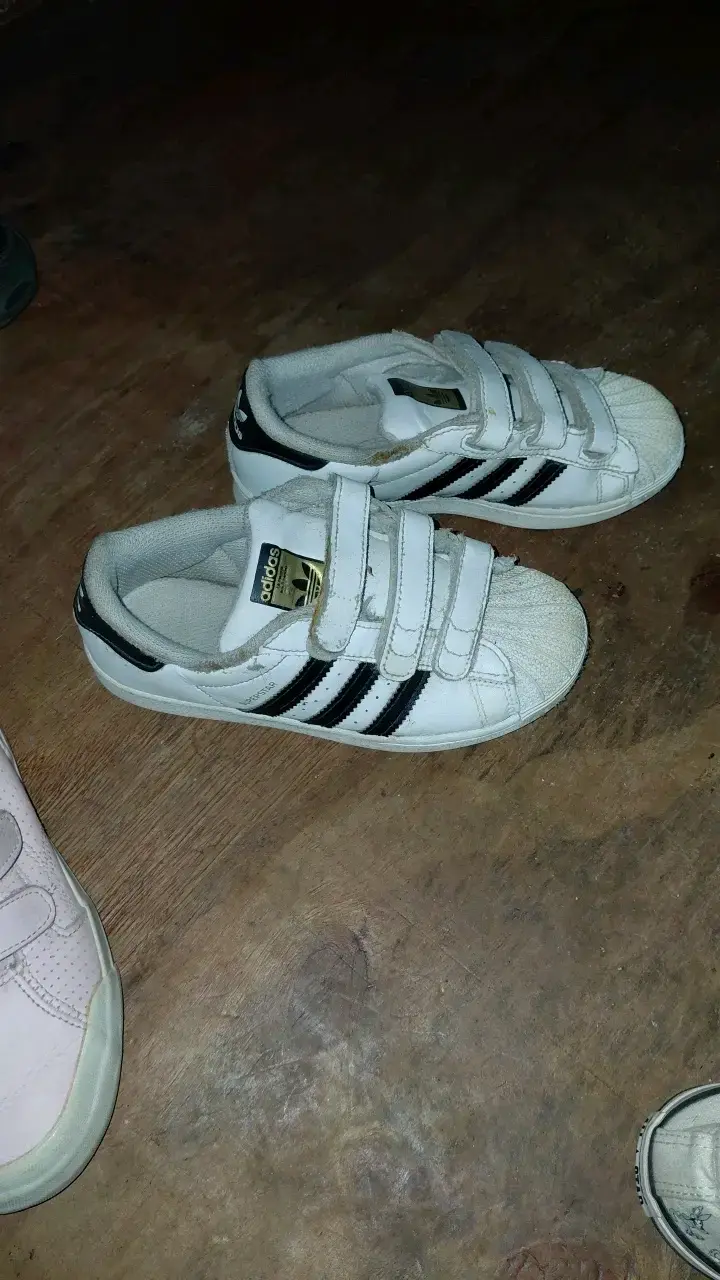 Zapatillas deportivas blancas Adidas para niños