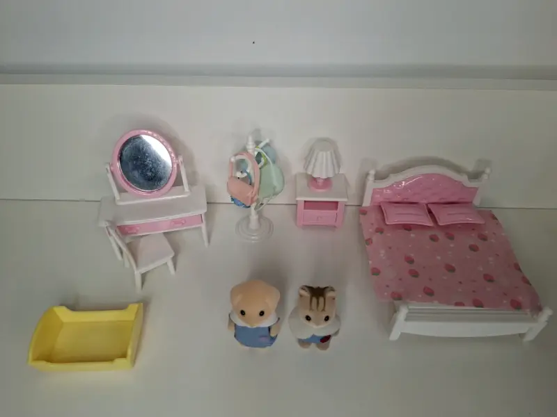 Set de muebles y dos Sylvanian Families - 2