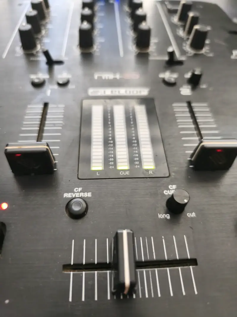 Mezclador DJ Reloop RMX-20 en buen estado - 3