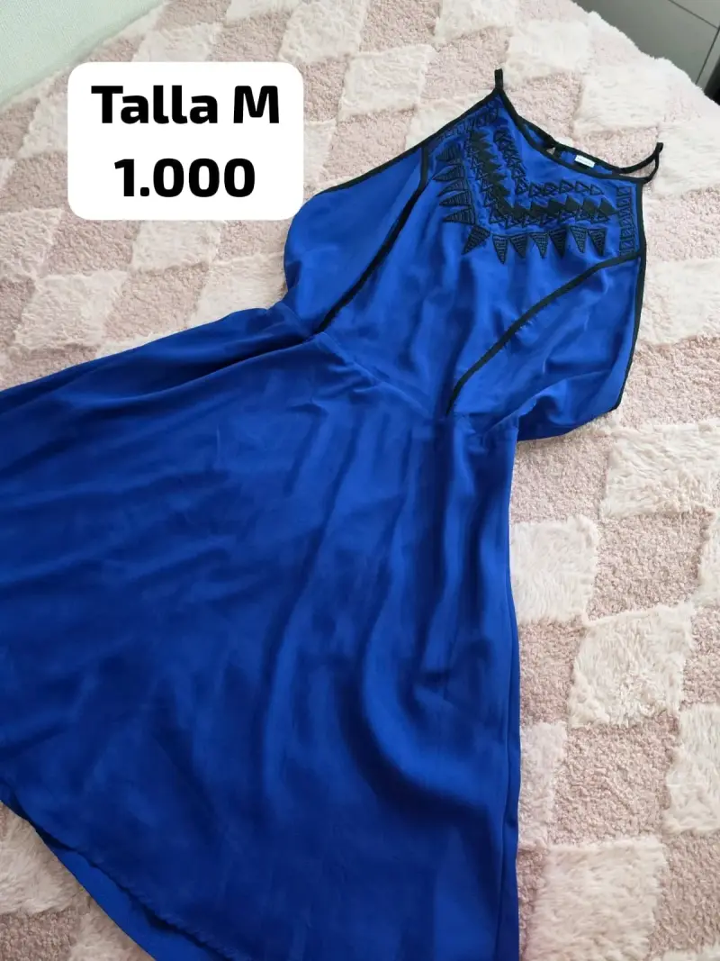 Vestido azul con bordado talla M