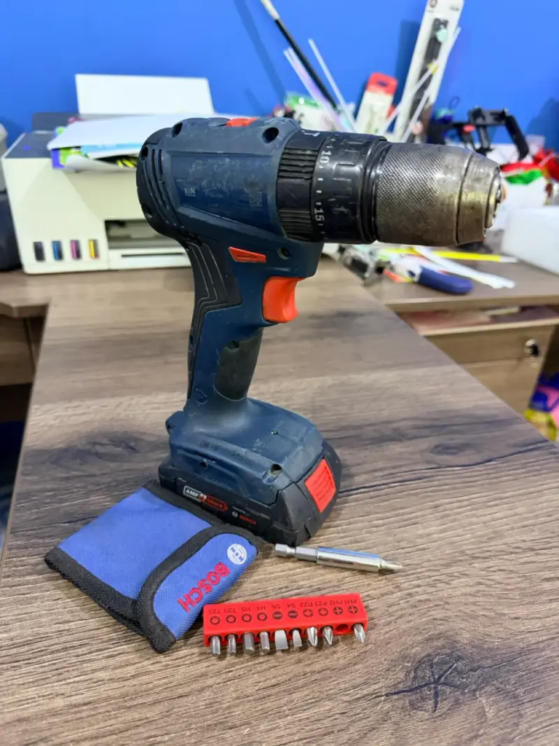 Taladro percutor Inalámbrico Bosch 18v