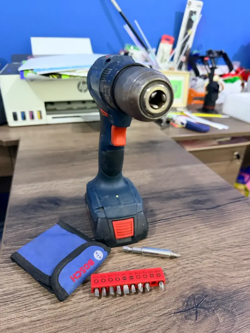 Taladro percutor Inalámbrico Bosch 18v - 4