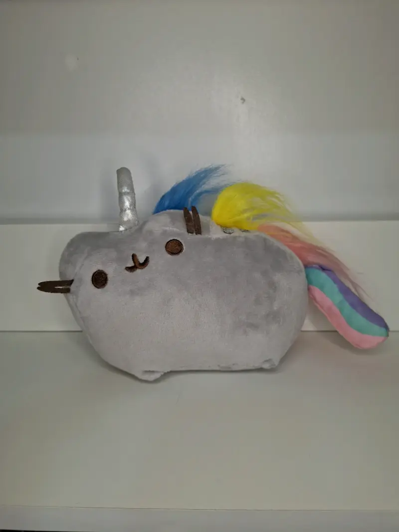 Peluche unicornio gris con cola arcoíris Pusheen - 1