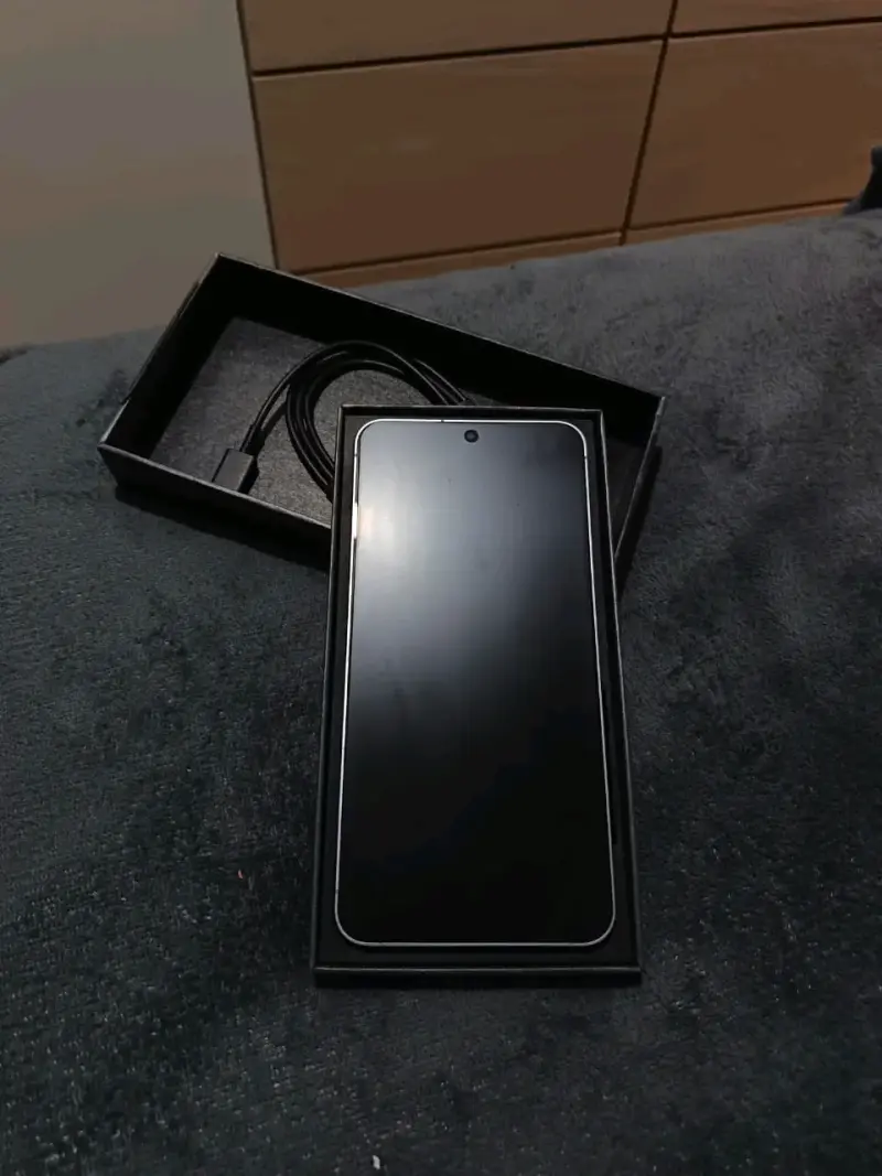 Smartphone Samsung Galaxy S25 FE en buen estado - 1