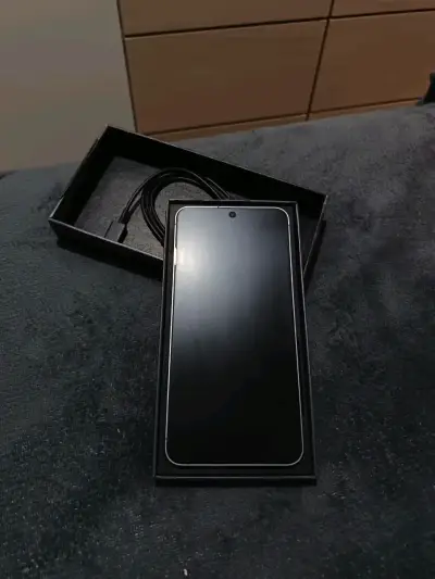 Smartphone Samsung Galaxy S25 FE en buen estado - miniatura 1
