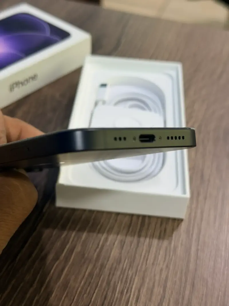 iPhone 17e - 4