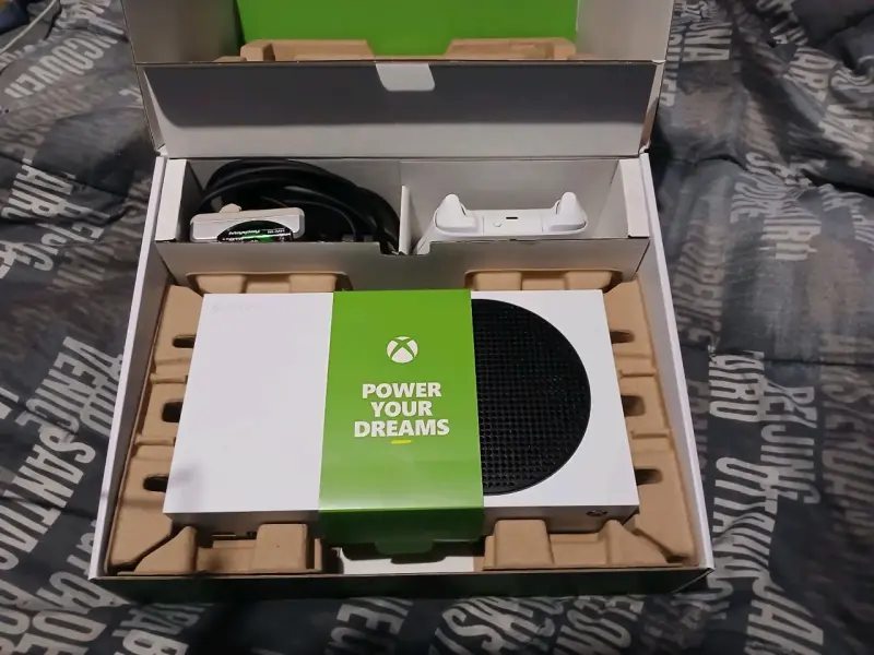 Consola Xbox Series S con control y cables og - 1