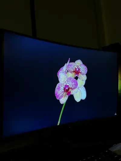 Monitor curvo 240hz Samsung - miniatura 1