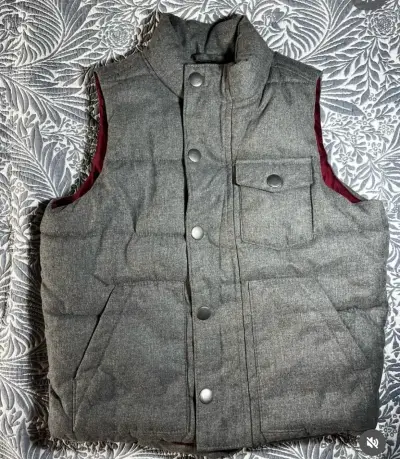 Chaleco acolchado gris Old Navy para niño - miniatura 2