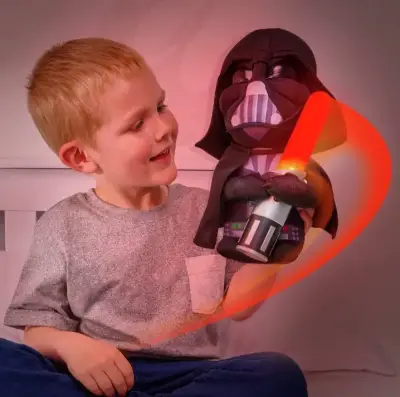 Lámpara de noche Darth Vader con sable de luz - miniatura 3
