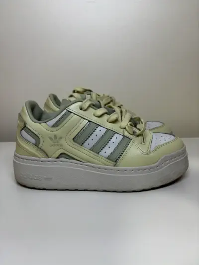 Zapatillas deportivas Adidas blanca y verde - miniatura 1