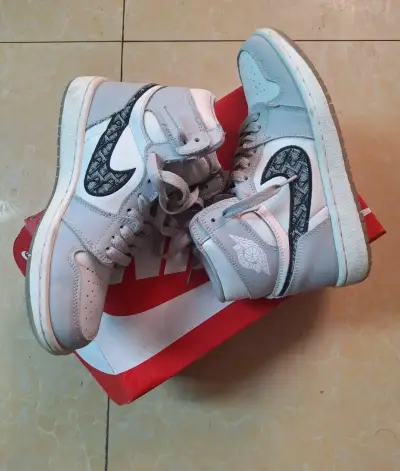 Zapatillas deportivas grises con diseño exclusivo - miniatura 3