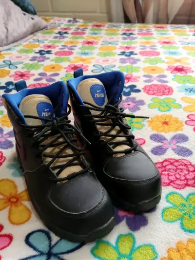 Botas deportivas negras Nike para hombre - miniatura 1