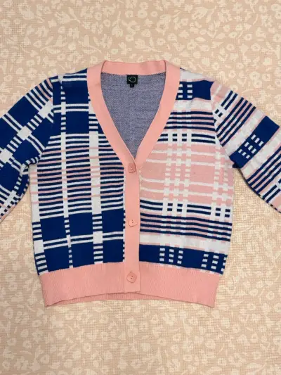 Cardigan de punto con diseño geométrico en rosa y azul - miniatura 2