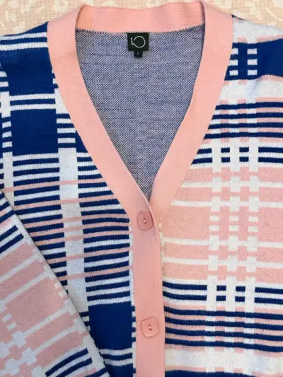 Cardigan de punto con diseño geométrico en rosa y azul - miniatura 3