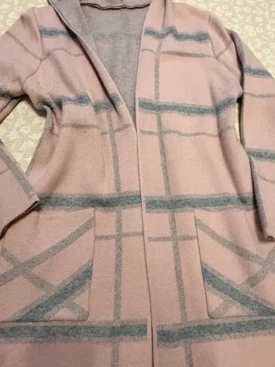 Cárdigan largo con capucha rosado y gris - miniatura 3