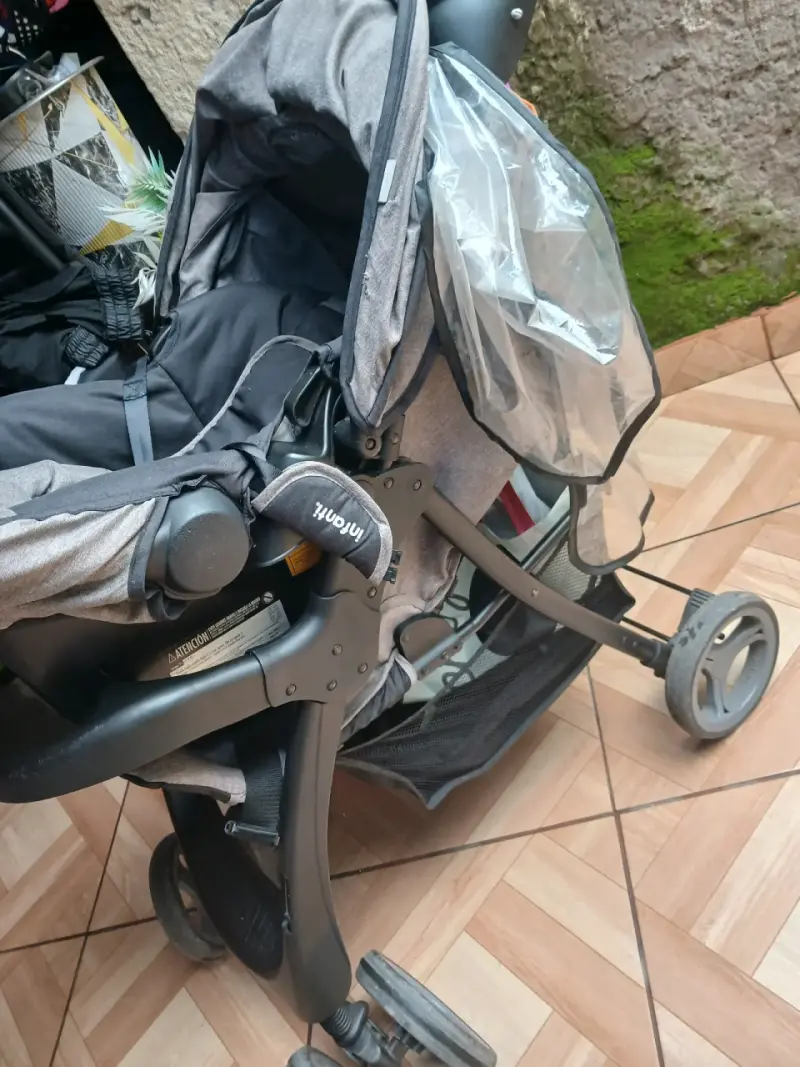 Coche de bebé Infanti con cubierta de lluvia - 4