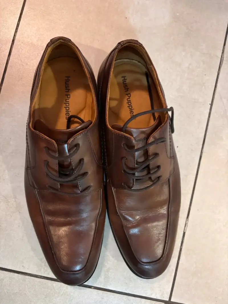 Zapatos de cuero marrón Hush Puppies para hombre - 2