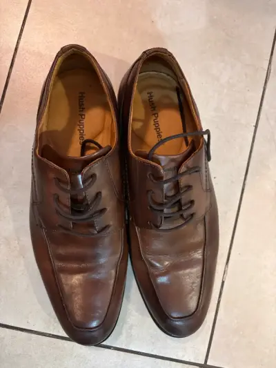 Zapatos de cuero marrón Hush Puppies para hombre - miniatura 2