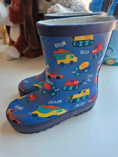 Botas de lluvia infantiles con diseño de vehículos - miniatura 1