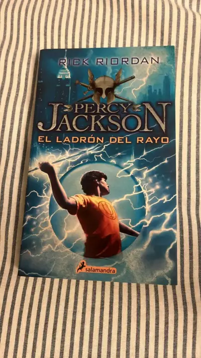 Libro Percy Jackson El Ladrón del Rayo - miniatura 1