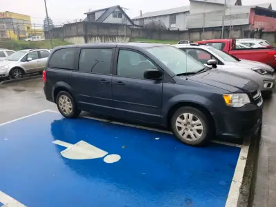 Minivan familiar en buen estado - miniatura 5