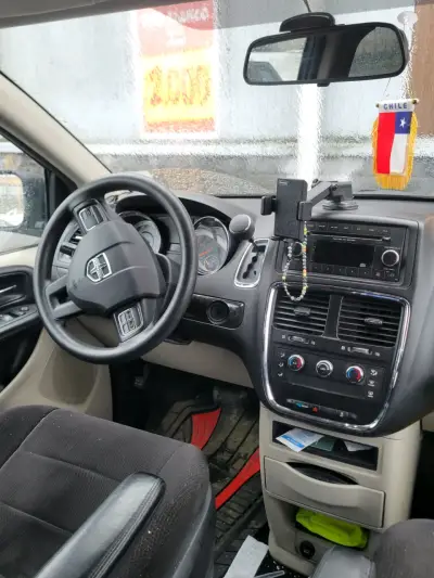 Minivan familiar en buen estado - miniatura 6