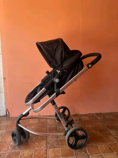 Coche de bebé Infanti con silla de auto negra - miniatura 1