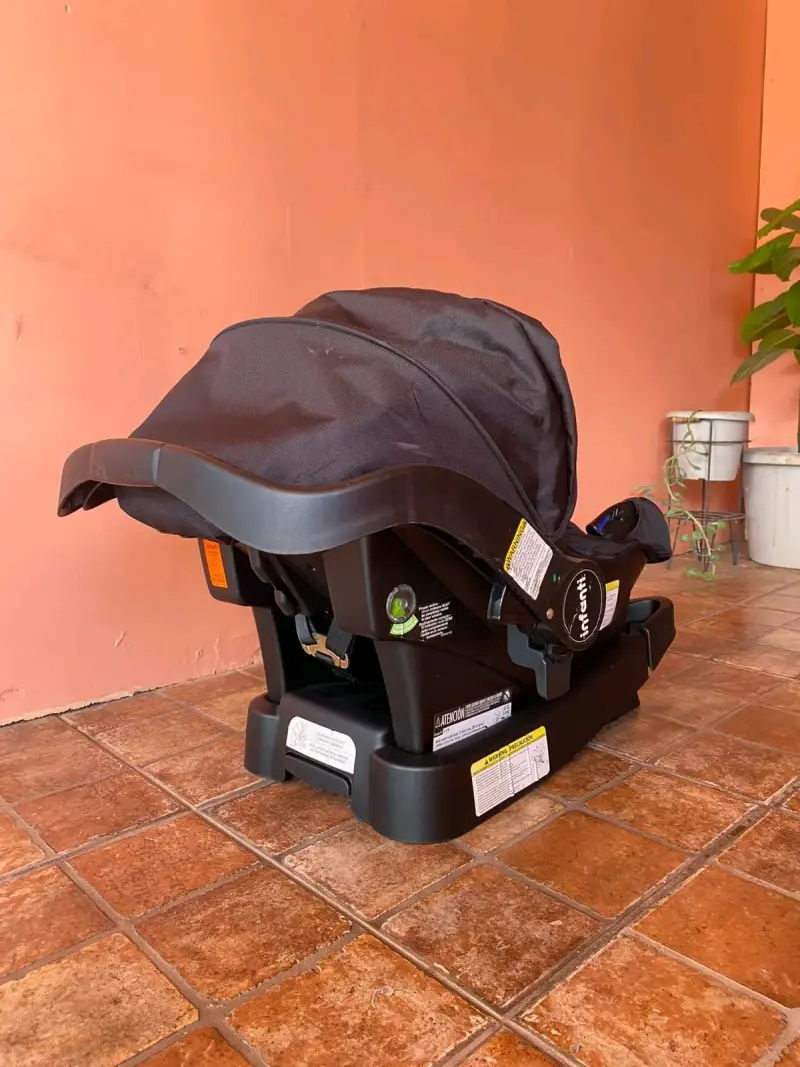 Coche de bebé Infanti con silla de auto negra - 2
